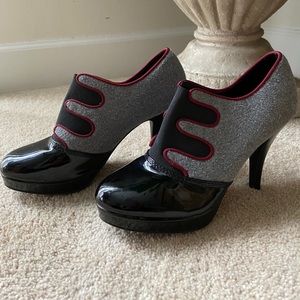 MPS Gray Red Flannel print low ankle booties